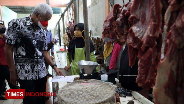 Sidak Pasar Wage Purwokerto, Ganjar Temukan Harga Daging Naik