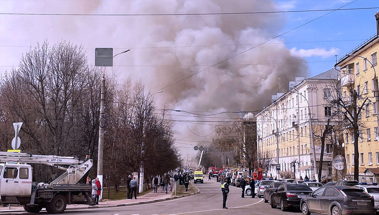 Gedung Lembaga Penelitian Militer dan Ruang Angkasa Rusia Terbakar