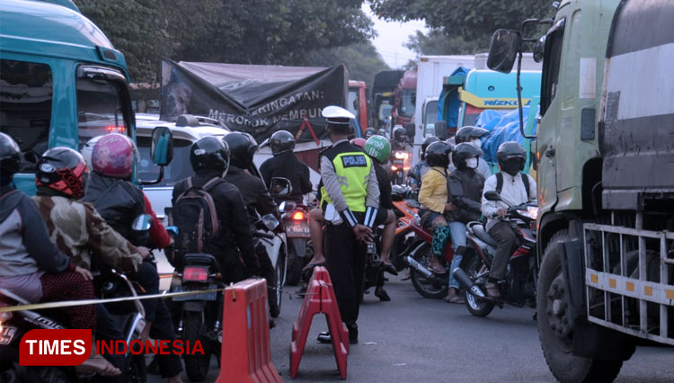 Kondisi kemacetan yang terjadi di wilayah Kacuk Barat, Kota Malang. (FOTO: Adhitya Hendra/TIMES Indonesia)