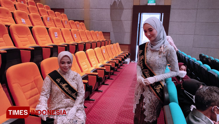 dr-Ferren-Oktavena-Faisal-bersama-dr-Mutiara-Aswar-Eka-Putri-2.jpg