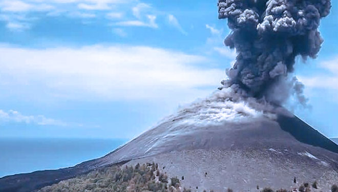Ilustrasi: penampakan anak gunung Krakatau saat gambarnya diambil dari udara (foto: Instagram/GK)