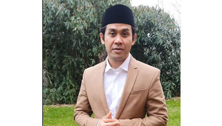 Dr. Ayang Utriza Yakin