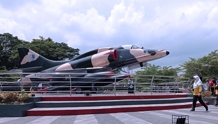 Monumen Pesawat di Taman Raharja Majalengka. (FOTO: Hendri Firmansyah/TIMES Indonesia)