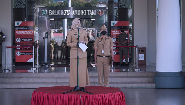 Wali Kota Batu, Dra Hj Dewanti Rumpoko MSi mengumpulkan seluruh pegawainya di penghujung bulan Ramadan. (FOTO: Diskominfo for TIMES Indonesia)