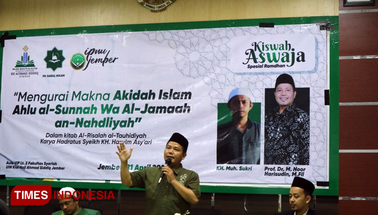 Prof Harisudin saat menjelaskan tentang sosok Mbah Hasyim dalam diskusi kitab kitab Al-Risalah al-Tauhidiyah. (Foto: Media Center Fasya for TIMES Indonesia)