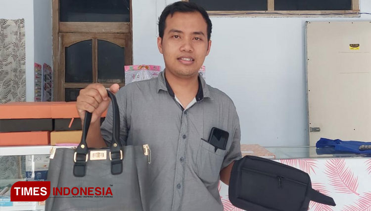 Galih Setio, Owner Jari Manis Ponorogo yang Sukses Merintis Usaha Pembuatan Tas