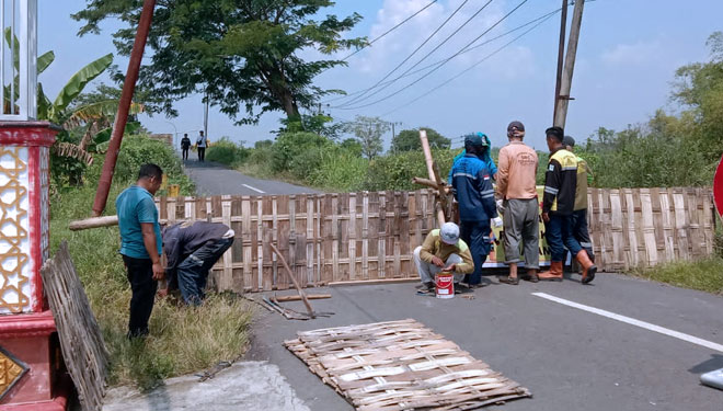 Persiapan Dibongkar, Jembatan Kacangan Gresik Ditutup