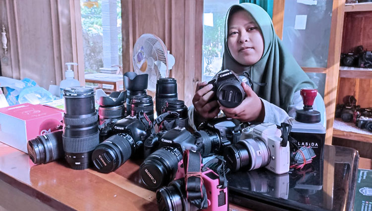 Kisah Khafidhotul, Mahasiswa IAIN Ponorogo yang Sukses Merintis Usaha Rental Kamera