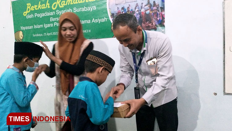Berbagi Ramadan, Pegadaian Syariah Blauran Santuni Anak Yatim dan Guru Ngaji Yatama Asiyah