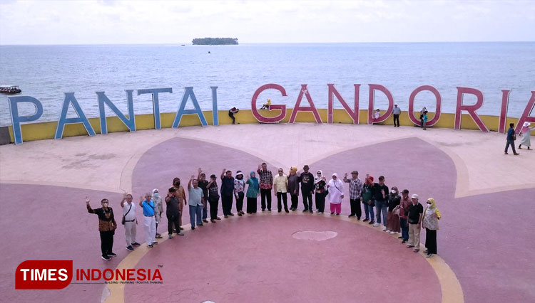 Suasana pantai Kota Pariaman, Sumatera Barat. (FOTO: Disparbud Kota Pariaman for TIMES Indonesia)