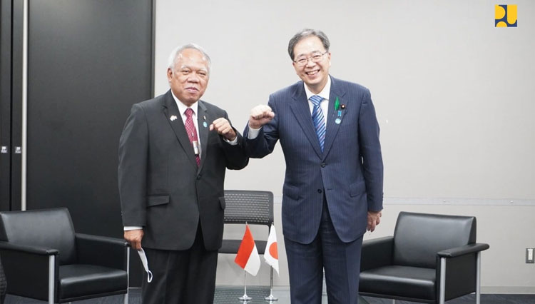 Menteri PUPR RI Basuki Hadimuljono saat pertemuan bilateral dengan Menteri Pertanahan, Infrastruktur, Transportasi dan Pariwisata Jepang Tetsuo Saito, Sabtu (23/4/2022).(FOTO: Biro Komunikasi Publik Kementerian PUPR RI)