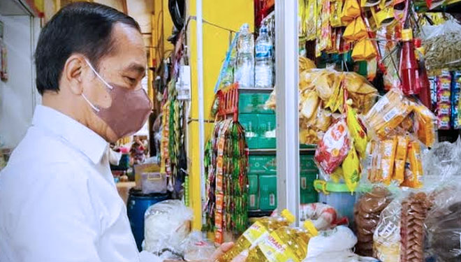 Jokowi Janji Takkan Membiarkan Minyak Goreng di Indonesia Langka Lagi