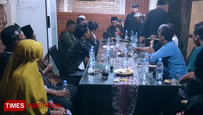 Tim Hukum PW PAGAR NUSA Jawa Timur saat bertandang ke Banyuwangi (Foto : Syamsul Arifin/ TIMESIndonesia)
