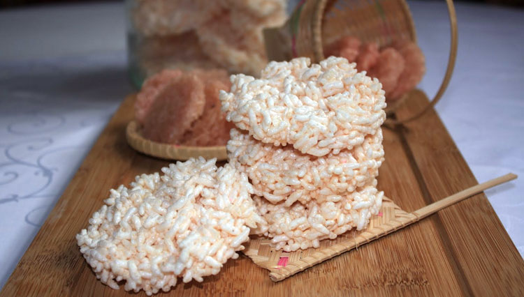 Rengginang, Crispy Sticky Rice Crackers That will Make You Never Stop Munching   