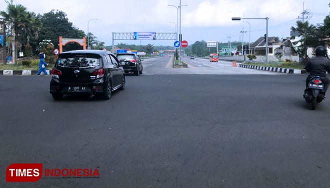 gerbang-Tol-Madyopuro-Malang-b.jpg