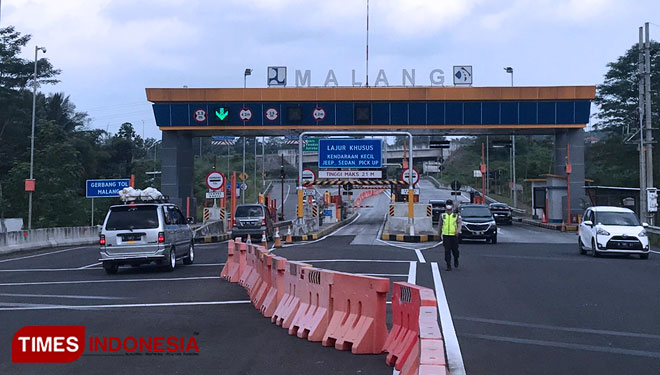 Suasana pintu masuk di gerbang Tol Madyopuro Malang, Jumat (6/5/2022). (Foto: Rizky Kurniawan Pratama/TIMES Indonesia)
