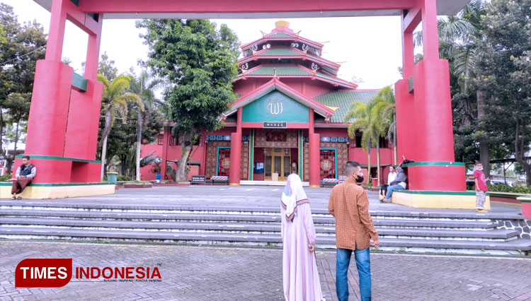 Menikmati Eksotisnya Design Masjid Cheng Ho Pasuruan