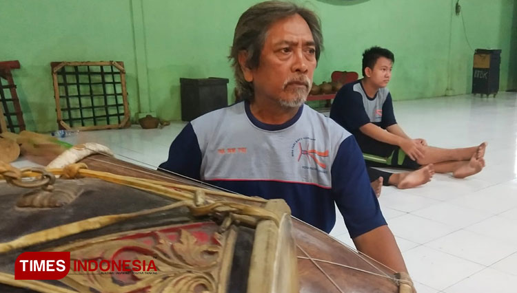 Peni Priyono, Pendiri dan Pengasuh Sangar Tari Bina Tari Bayu Kencana (BTBK) Kota Probolinggo (FOTO: Sri Hartini/TIMES Indonesia)