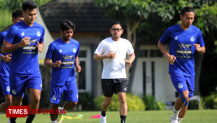 Buka Latihan Perdana, Presiden Arema FC Tegaskan Tak Ada Pemain Bintang di Tim