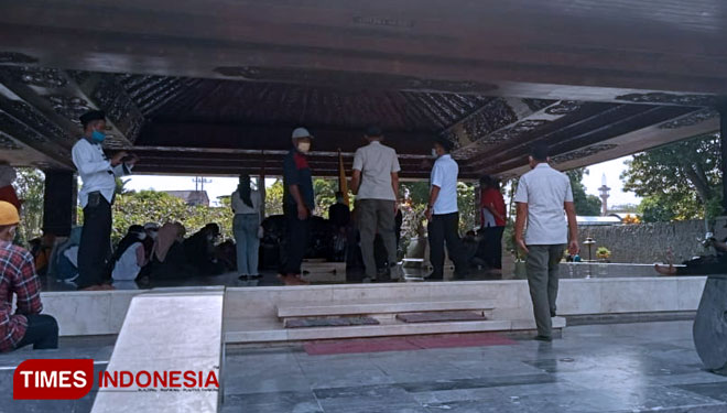 Satpol PP Provinsi Jatim Cek Prokes Makam Bung Karno, Ini Hasilnya