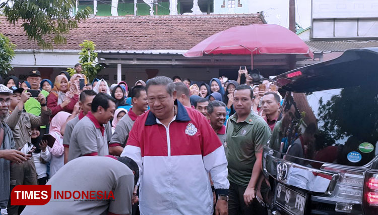 Pulang Kampung, SBY Tinjau Museum Hingga Melukis Bareng Warga Pacitan