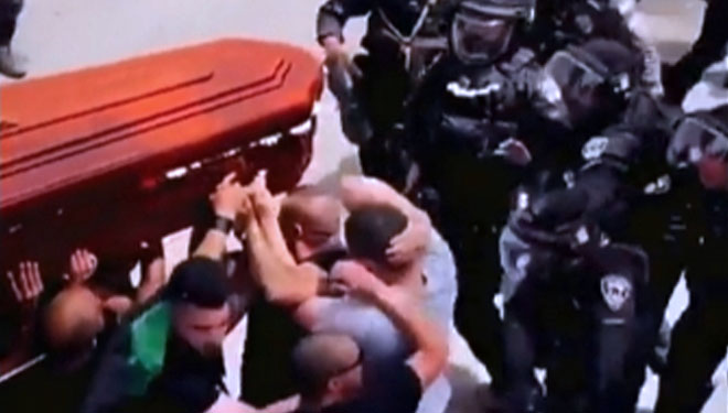 Kekejian Tentara Israel Berlanjut, Pengusung Peti Jenazah Jurnalis Al Jazeera Pun Diserbu