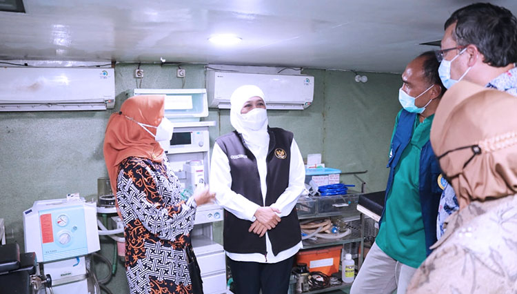 Gubernur-Khofifah-Rumah-Sakit-Terapung-2.jpg