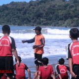 Teleng Ria Beach Pacitan, Best Place to Dip Your Feet in the Water