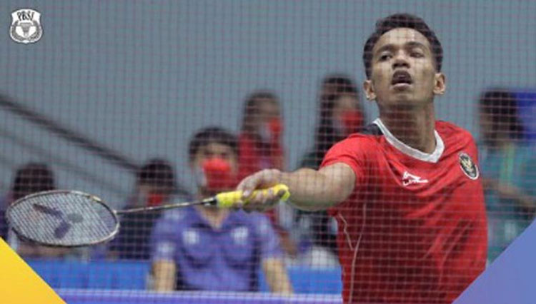 Chico Aura Dwi Wardoyo gagal mengantar Indonesia melangkah ke final beregu putra SEA Games 2021. Indonesia kalah 2-3 dari Thailand di partai semifinal. (Foto: Twitter/@INABadminton)