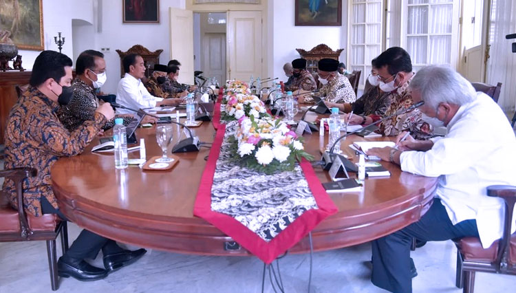 Presiden RI Jokowi saat memimpin Ratas Persiapan Haji 1443H/2022M. (FOTO: Instagram Setkab)