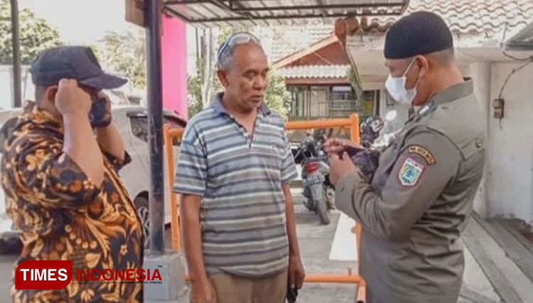 Boleh tidak menggunakan masker dengan syarat, simak apa saja arahan Presiden RI Joko Widodo sebelum beraktivitas di luar rumah. (Foto: Muhammad DHani Rahman/TIMES Indonesia)