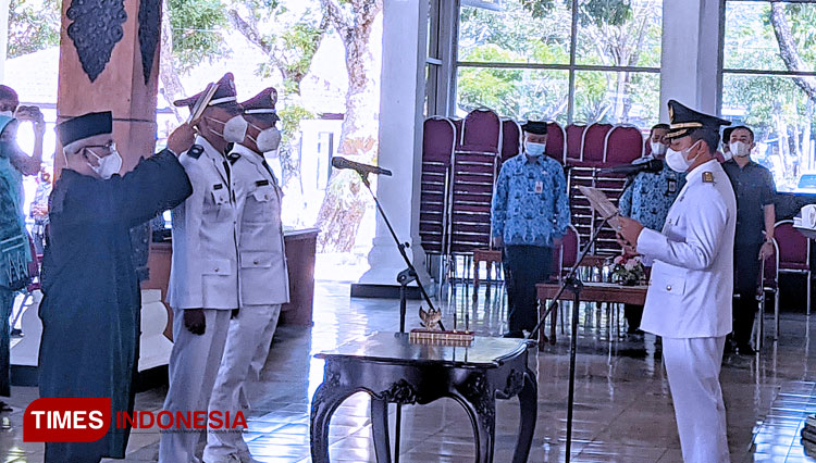Suasana pelantikan 2 kades PAW Sidomulyo dan Sukodono di Pendopo Kabupaten oleh Bupati Pacitan, Indrata Nur Bayuaji, Selasa (17/5/2022). (FOTO: Yusuf Arifai/TIMES Indonesia)