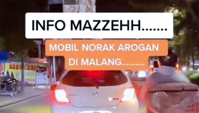 Tangkapan Layar video viral pengendara Mobil gunakan Strobo di Kota Malang. (Foto: Tangkapan Layar/TIMES Indonesia)B. Satlantas Polresta Malang Kota saat meminta pemilik Brio putih melepas Strobo. (Foto: Rizky Kurniawan Pratama/TIMES Indonesia)