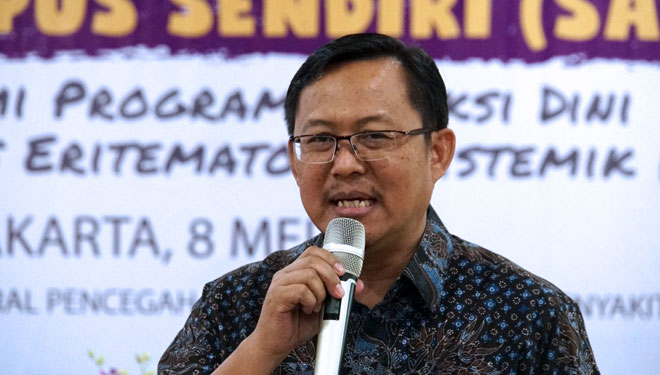 Direktur Pelayanan Medik Keperawatan dan Penunjang RSCM, Sumariyono saat memberi keterangan pers di Jakarta (foto: Dokumen/Kemenkes)