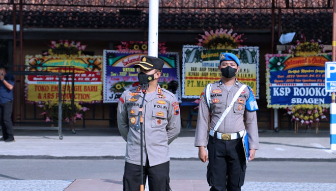 Kapolres Sragen AKBP Piter Yanottama saat memimpin apel perdananya. (foto: Humas Polres Sragen/TIMES Indonesia)