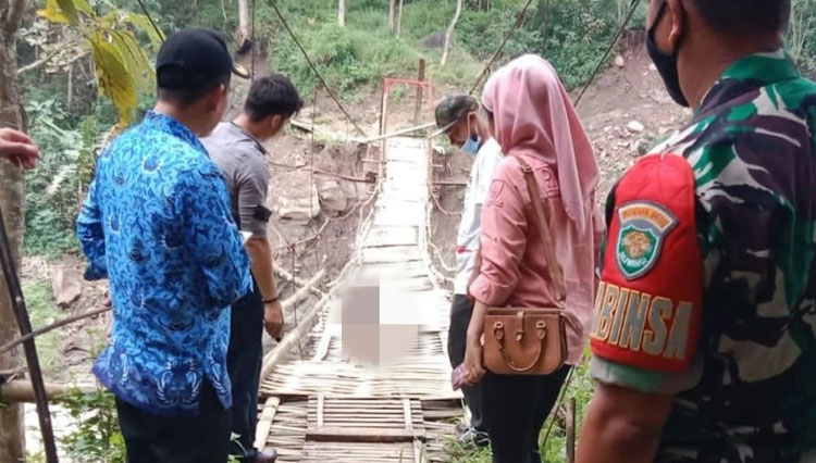 Jembatan Gantung Penghubung Dua Kecamatan di Sumedang Kondisinya Mengkhawatirkan