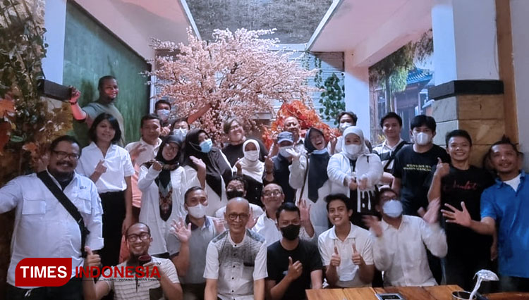 Halal bihalal SBM ITB bersama media di Kota Bandung, Kamis (19/5/2022). (FOTO: SBM ITB for TIMES Indonesia)