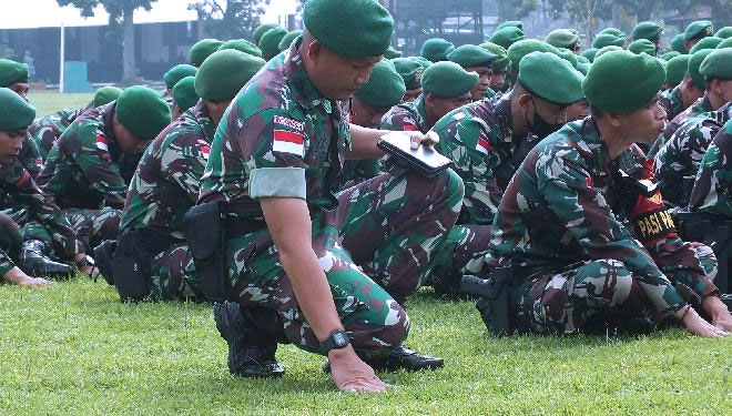 Ritual Pegang Rumput, 555 Pasukan Yonif 405 Suryakusuma Tugas Pengamanan ke Papua