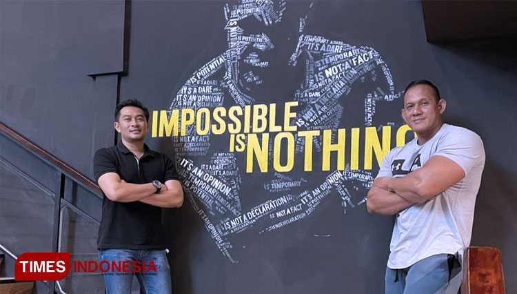 Komisaris Fitness Plus Harryadin Mahardika (kiri) dan Dith Satyawan (kanan). (FOTO: Lely Yuana/TIMES Indonesia) 
