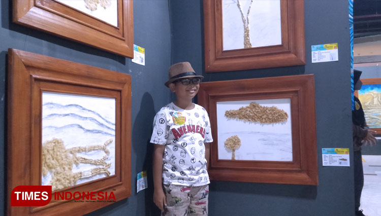 Pameran Sanggar Daun di Gresik, Seniman Cilik Sulap Puntung Rokok Jadi Karya Apik