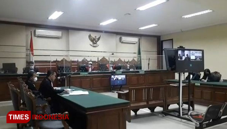 Sidang Kasus Jual Beli Jabatan Pemkab Probolinggo, Terdakwa Tantri-Hasan Tolak Replik