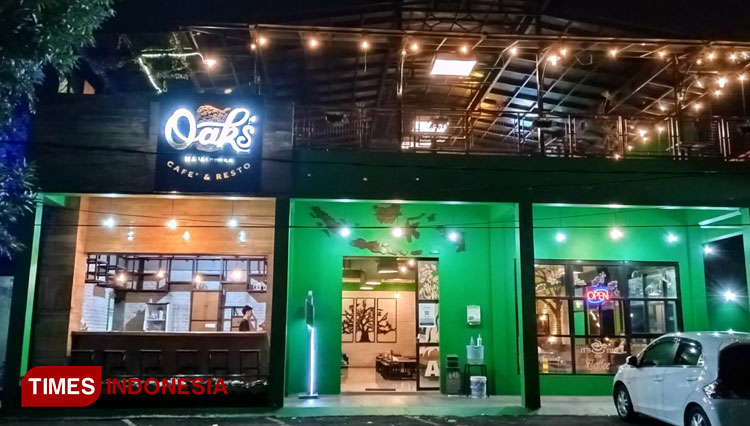 Oaks-Cafe-a.jpg