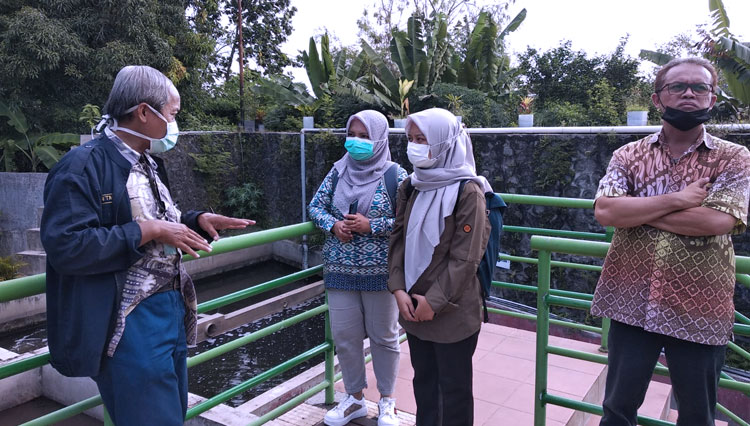 Tim pengolahan limbah RSUP Sardjito ketika memaparkan sistem IPAL kepada peserta bimtek yang diadakan Etaprina Konsultan dan Training Center (FOTO: Etaprima Konsultan for TIMES Indonesia)