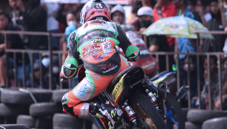 Black Hoe Racing Team Ngawi Kikis Stigma Negatif Balap Motor - TIMES ...