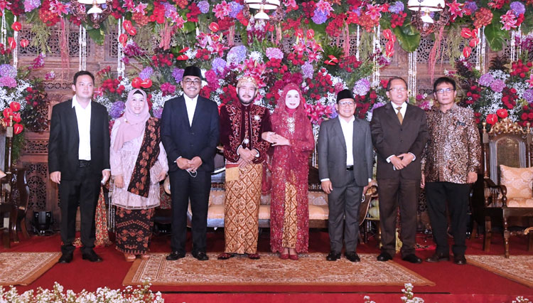 Pernikahan adik kandung Presiden Jokowi, Idayati dan Ketua MK Anwar Usman. (FOTO: Dok. PKB)