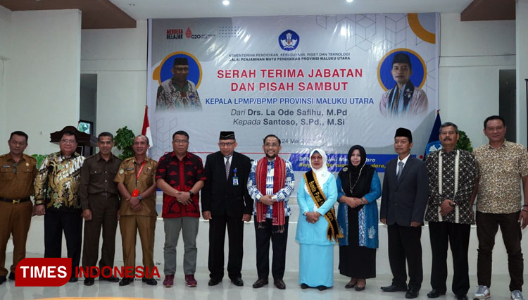 Foto bersama usai sertijab (Foto: Harianto/Times Indonesia)