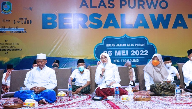 Jelang World Surf League, Masyarakat Banyuwangi Gelar Sholawatan. (Foto : Dokumentasi TIMES Indonesia)