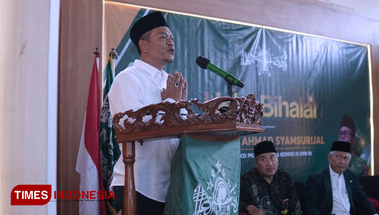 Bupati Bandung saat Halal Bihalal dan Pelantikan Pengurus MWC) NU Rancaekek, di GSG Kelurahan Kencana, Kec Rancaekek, Kab Bandung, Sabtu (28/5/2022). (FOTO: Iwa/TIMES Indonesia)