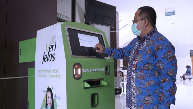 Mesin Anjungan Dukcapil Mandiri (ADM) dari Ditjen Dukcapil, Kementerian Dalam Negeri (Foto: Diskominfo Kabupaten Kediri)