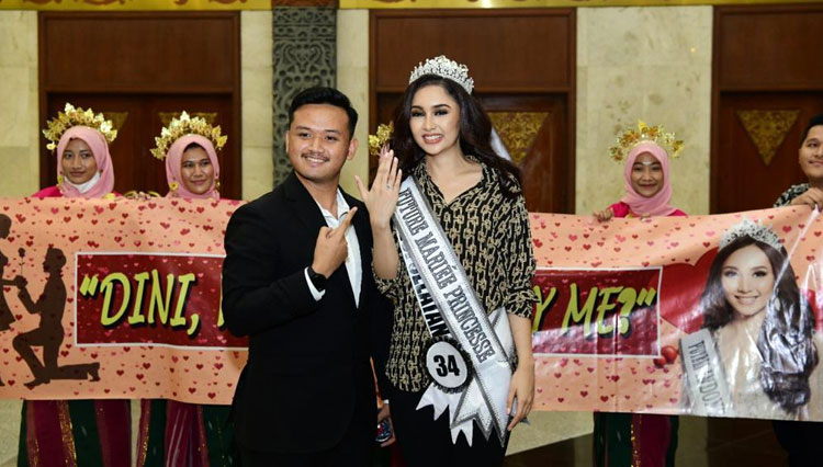 Romantis, Finalis Puteri Indonesia 2022 Dini Nur Fitri Widjaya Dilamar Sang Kekasih